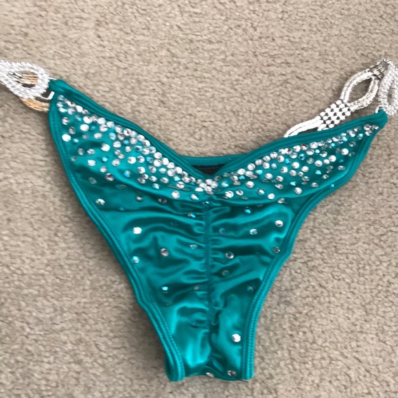 Sparkling scrunch bum swim suit - Picture 3 of 9